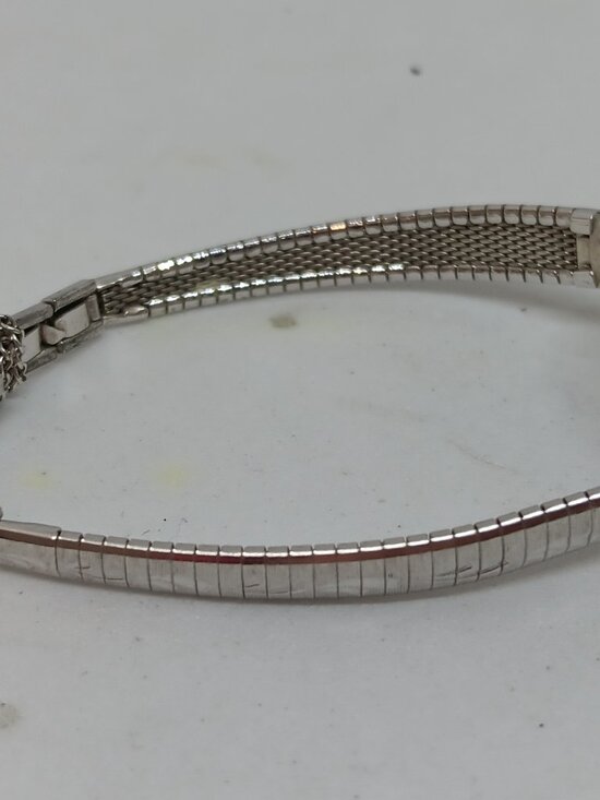 VINTAGE 1965 Caravelle Women\'s 16 mm x 18 mm Manual Wind Silver Tone Watch main image 11